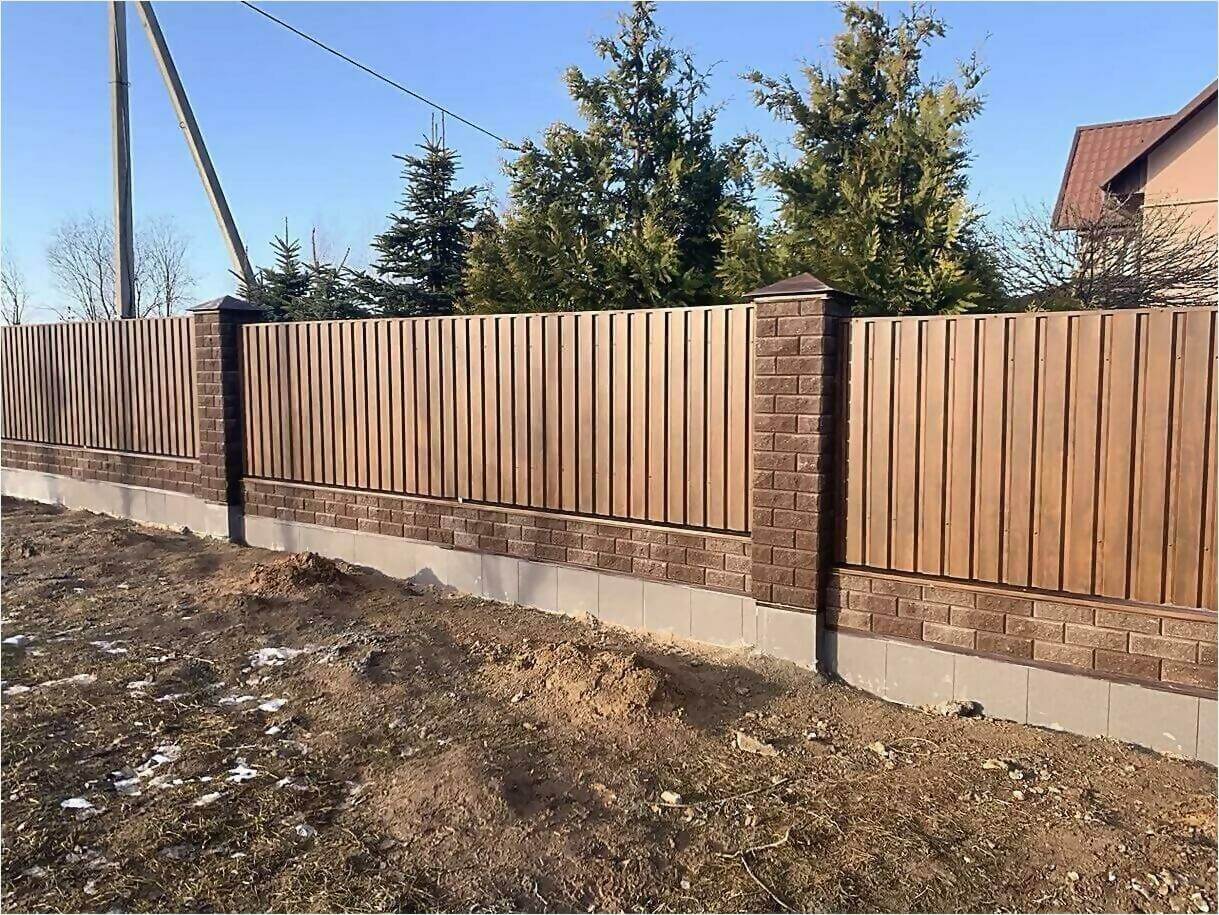 Забор из профлиста НС-21 цвет Printech темное дерево фото7 в Наро-Фоминске
