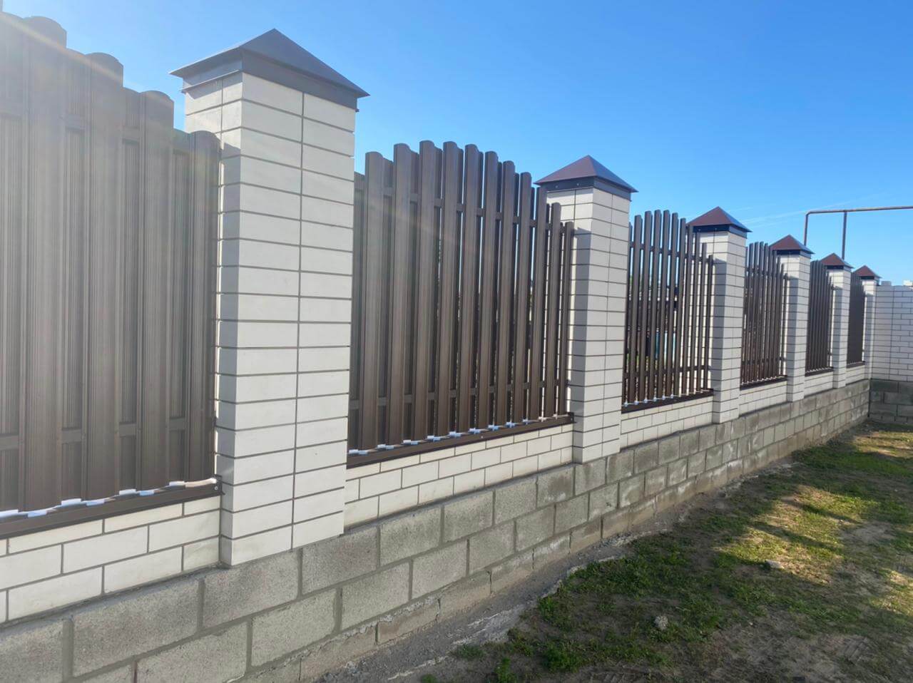 zabor-iz-shtaketnika-ral8017-shokolad-foto1 в Наро-Фоминске