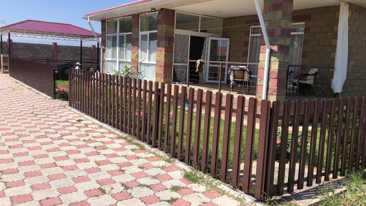 забор из штакетника шоколад фото1 в Наро-Фоминске