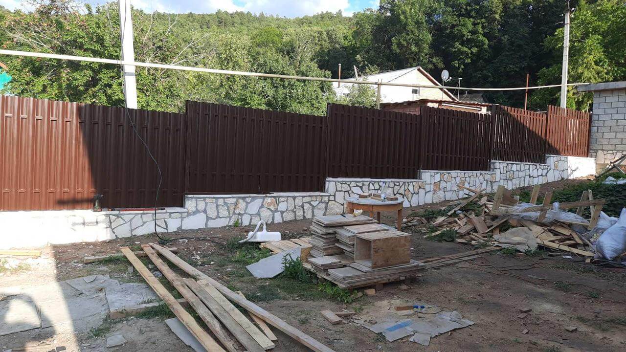 забор из штакетника шоколад двухсторонний фото1 в Наро-Фоминске