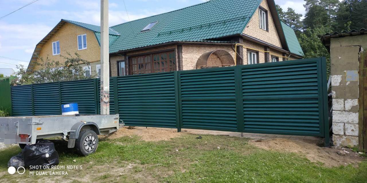 Забор-жалюзи с ламелями еврожалюзи ral6005/6005 Зеленый Мох 2-х сторонний фото1 в Наро-Фоминске