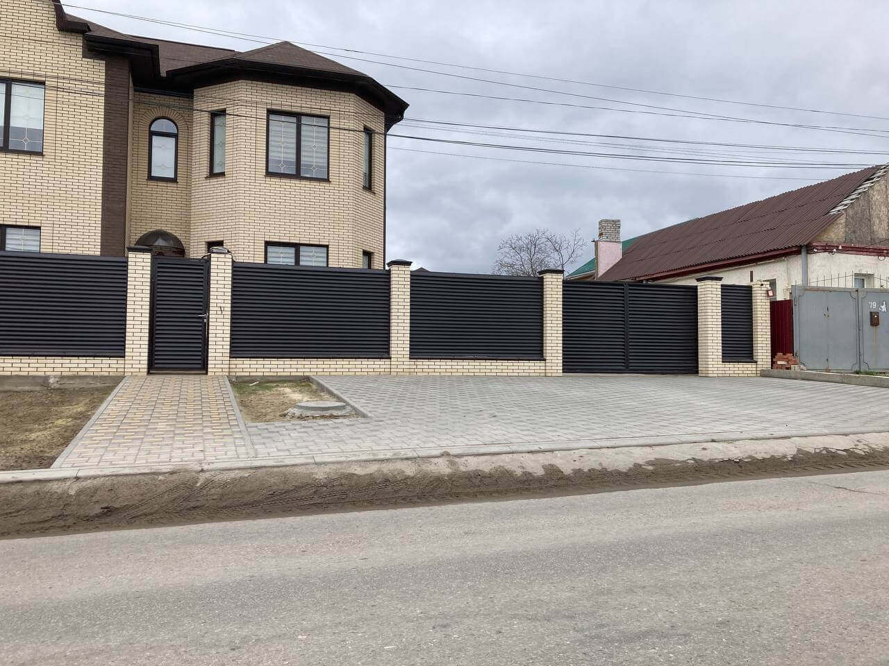 Забор с ламелями Еврожалюзи RAL8019/8019 темный Шоколад МАТТЕ фото3 в Наро-Фоминске