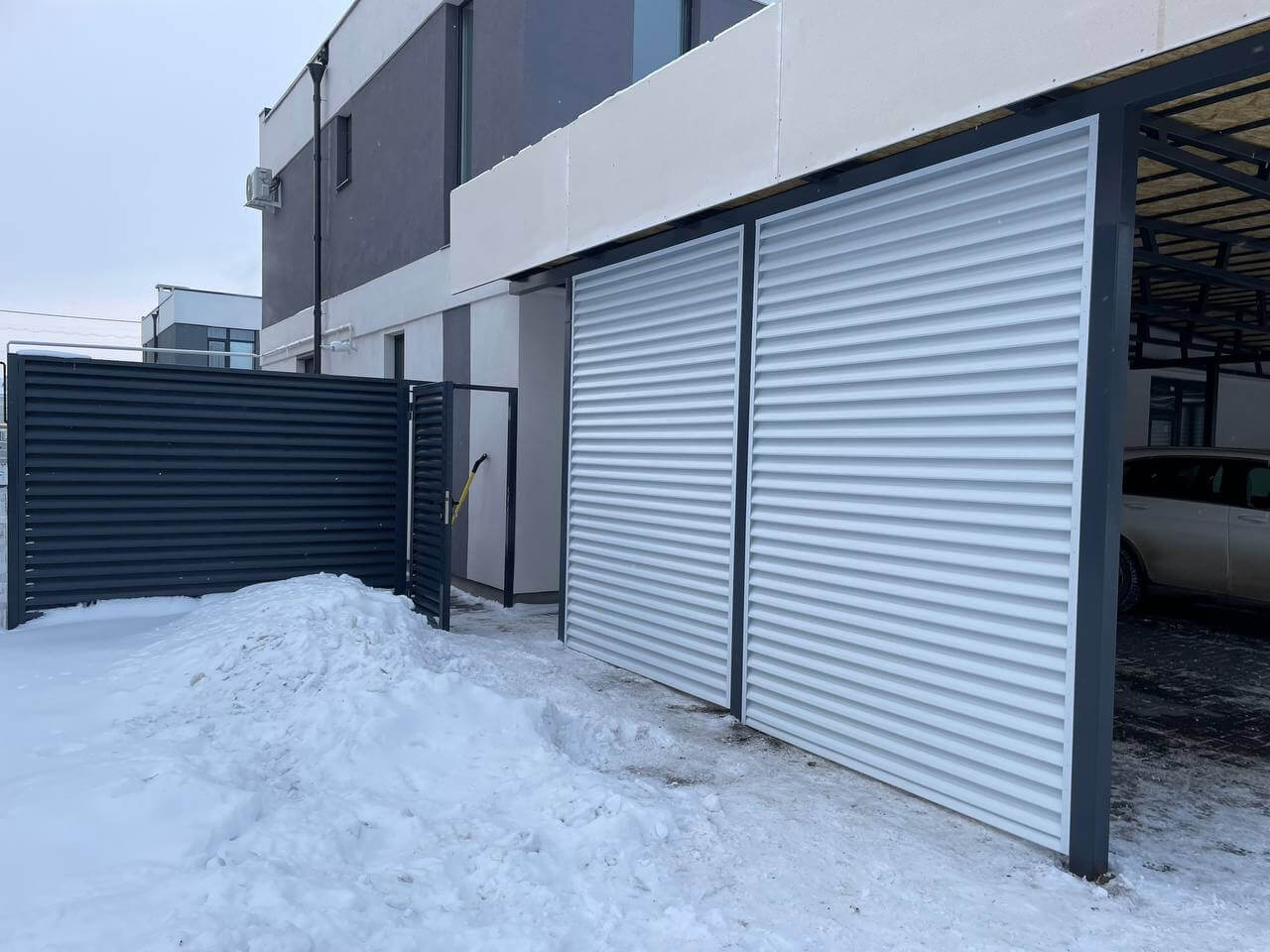 Парковочное место из ламелей Еврожалюзи RAL9003/9003 Белый двусторонний фото 1 в Наро-Фоминске