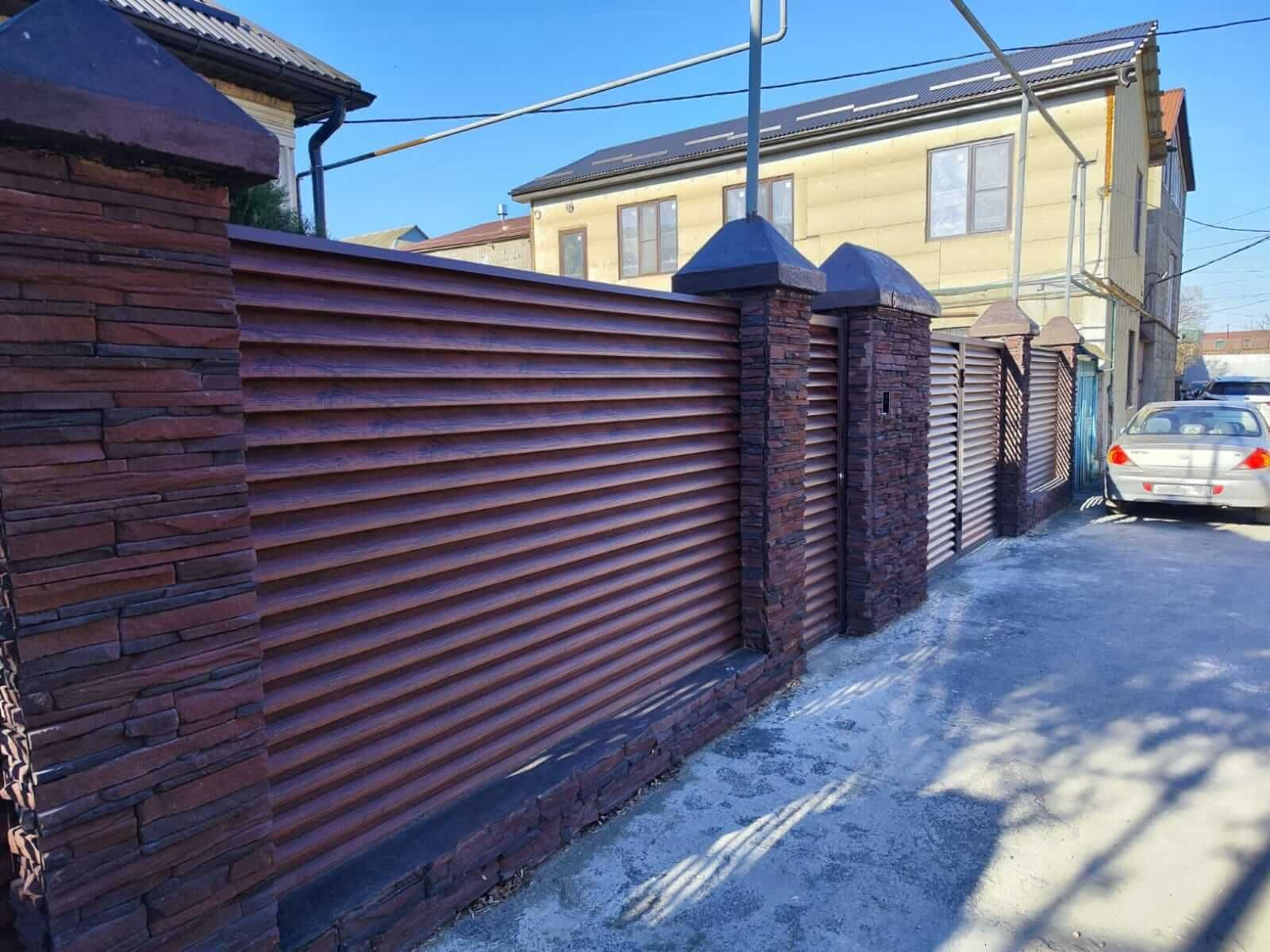 Забор с ламелями Еврожалюзи 43м Красный Каштан Printech фото 1 в Наро-Фоминске