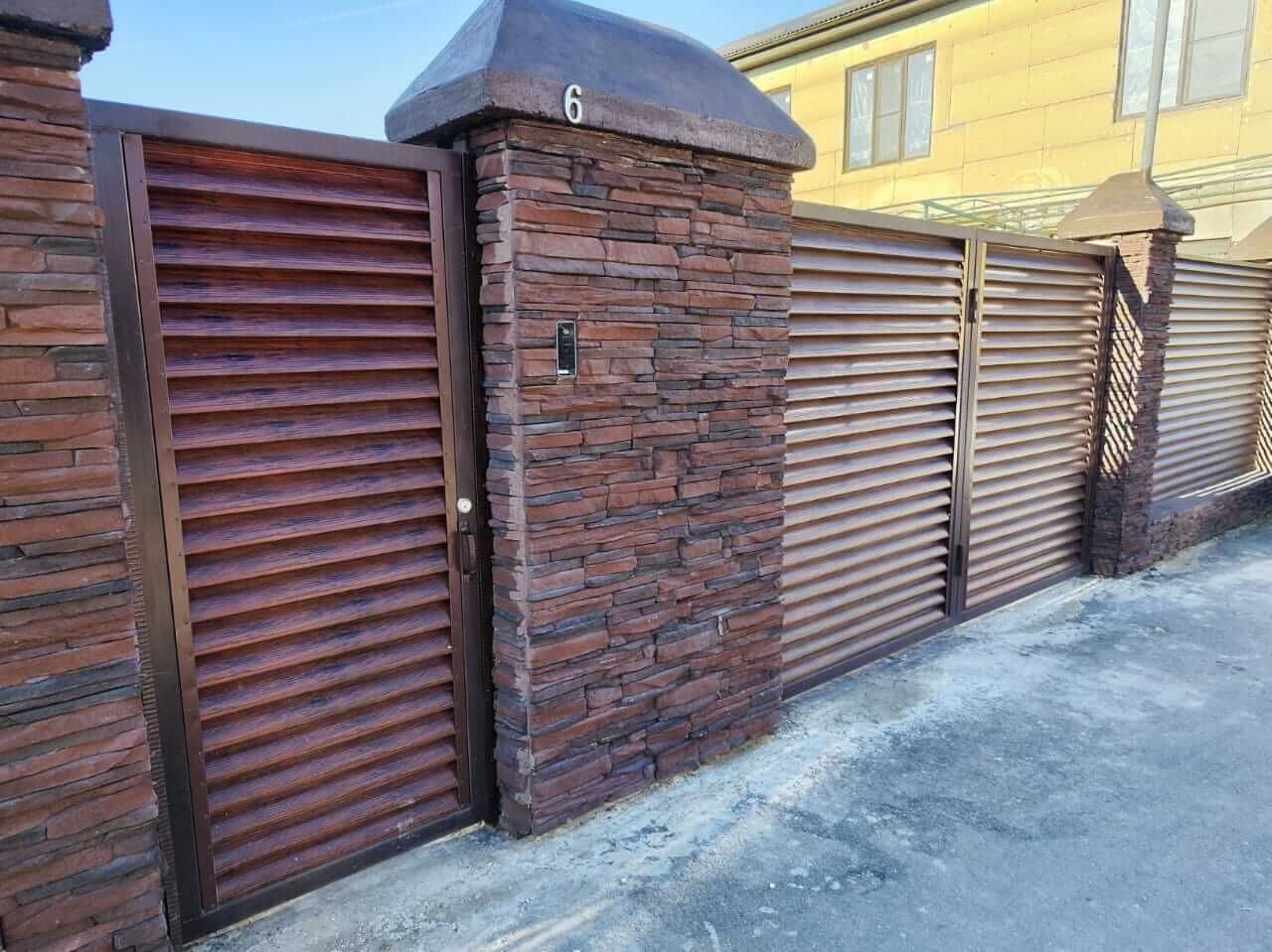 Забор с ламелями Еврожалюзи 43м Красный Каштан Printech в Наро-Фоминске