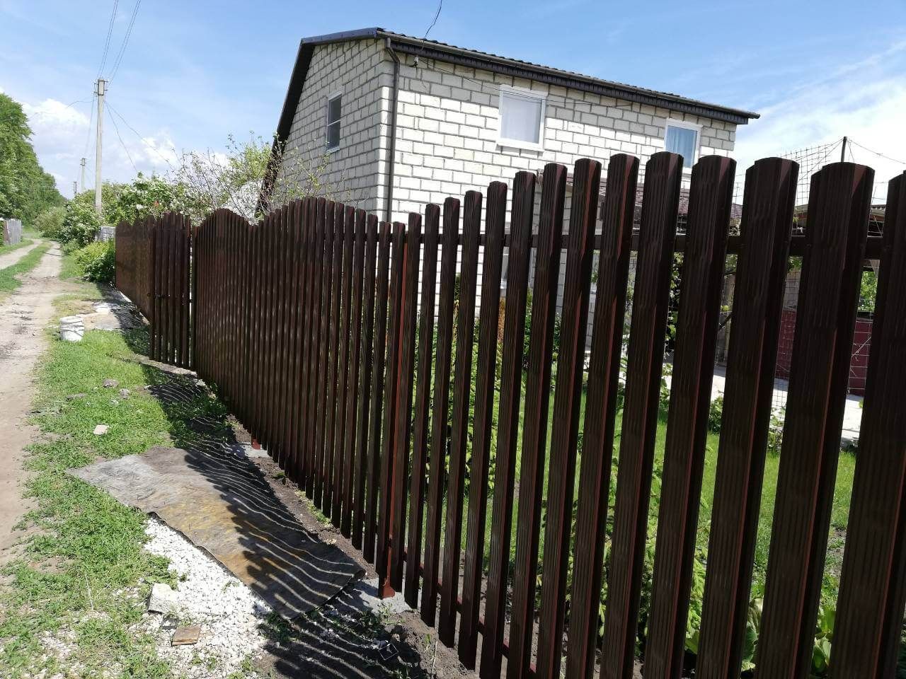 Забор из евроштакетника Плетенка 19м RAL8017 Шоколад в Наро-Фоминске