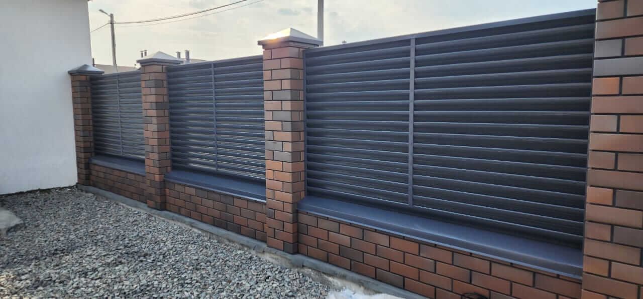 Забор из ламелей еврожалюзи 22м RAL7024/7024 Серый Графит двусторонний фото 1 в Наро-Фоминске