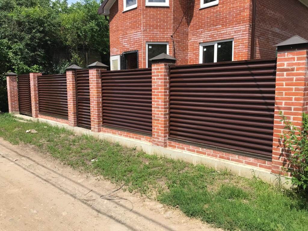 Забор из ламелей ЭКО-Z усиленных 25м RAL8017/8017 Шоколад двусторонний в Наро-Фоминске