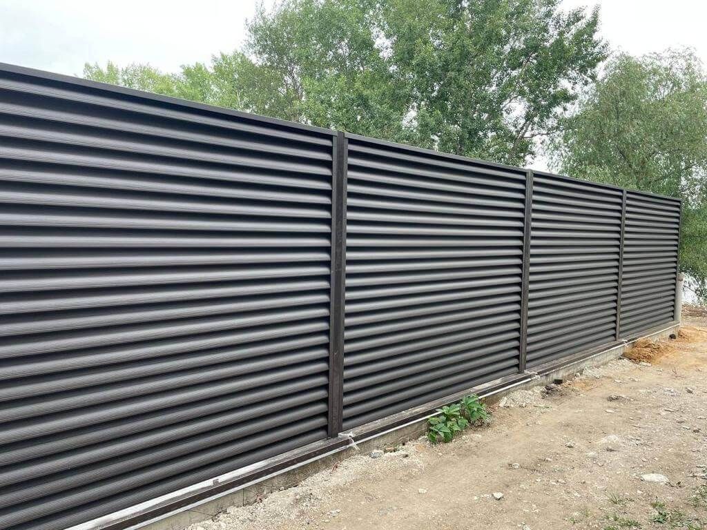 Забор-жалюзи с ламелями еврожалюзи 29м RAL8019/8019 Темный Шоколад МАТТЕ двухсторонний фото 2 в Наро-Фоминске