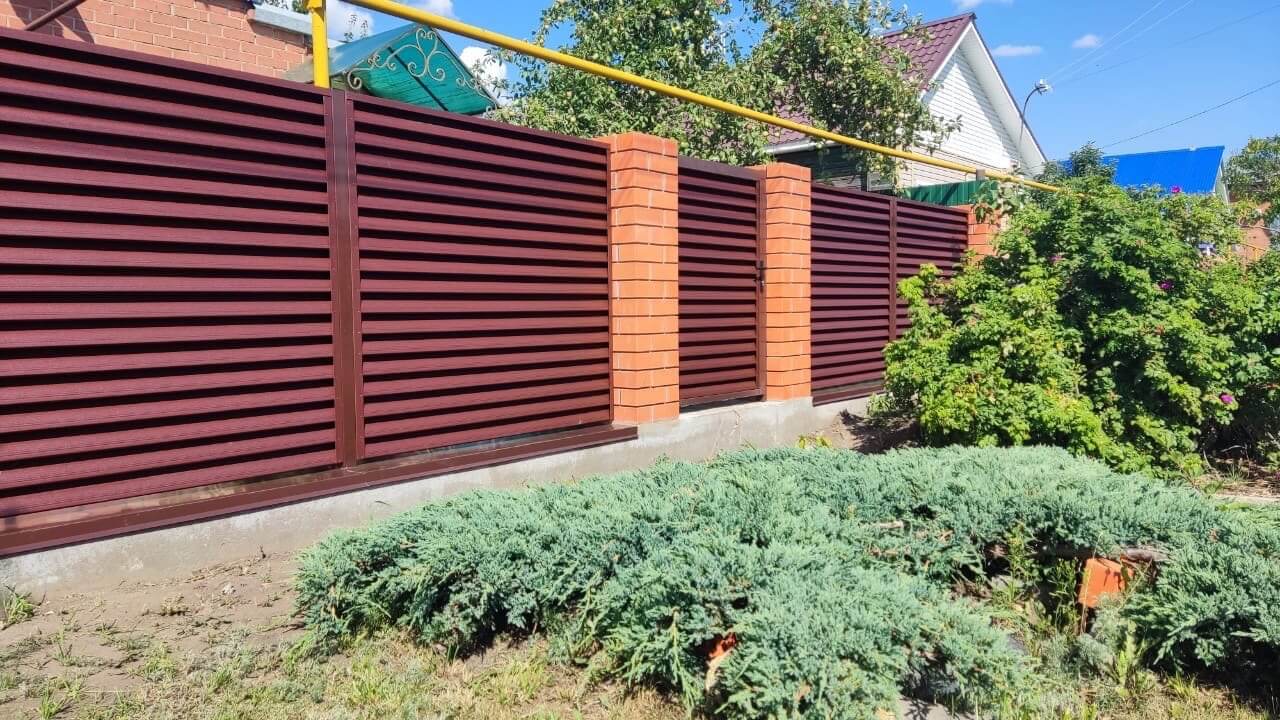 Забор-жалюзи из ламелей Еврожалюзи 20м RAL8017 Шоколад фото 1 в Наро-Фоминске
