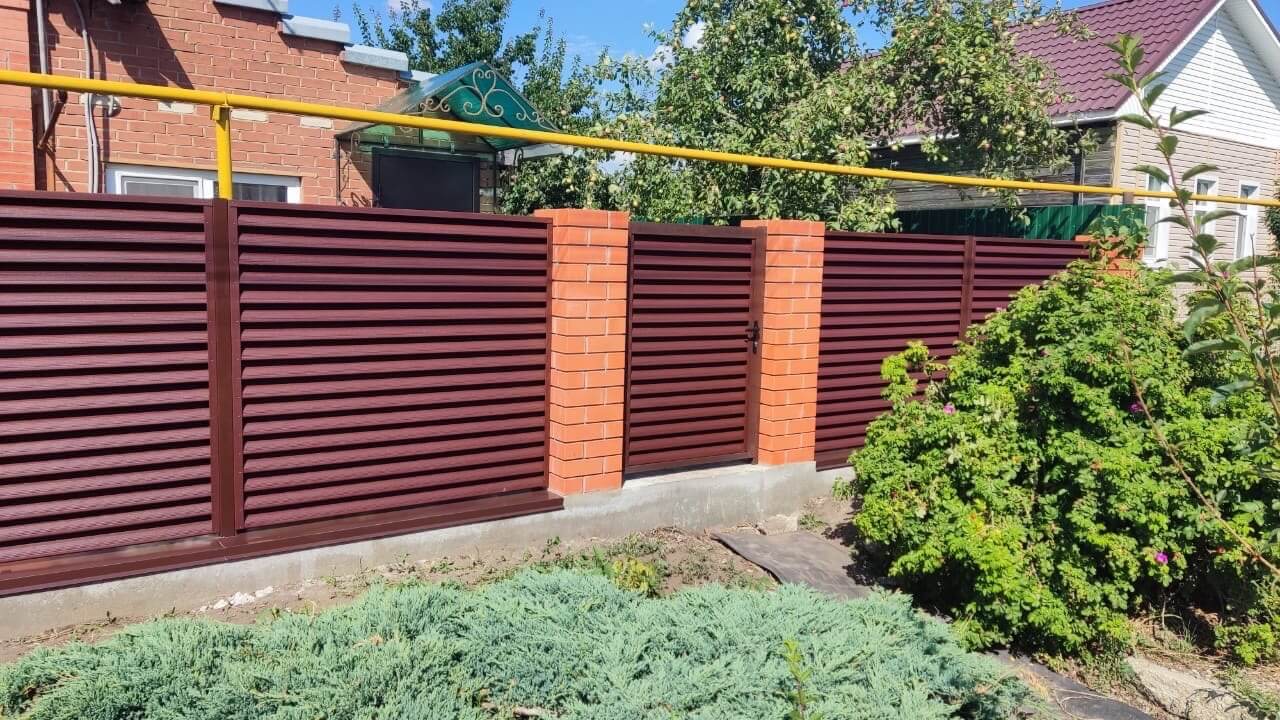 Забор-жалюзи из ламелей Еврожалюзи 20м RAL8017 Шоколад в Наро-Фоминске