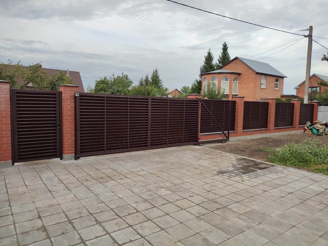 Забор из ламелей Еврожалюзи 28м RAL8017/8017 Шоколад двусторонний фото 3 в Наро-Фоминске
