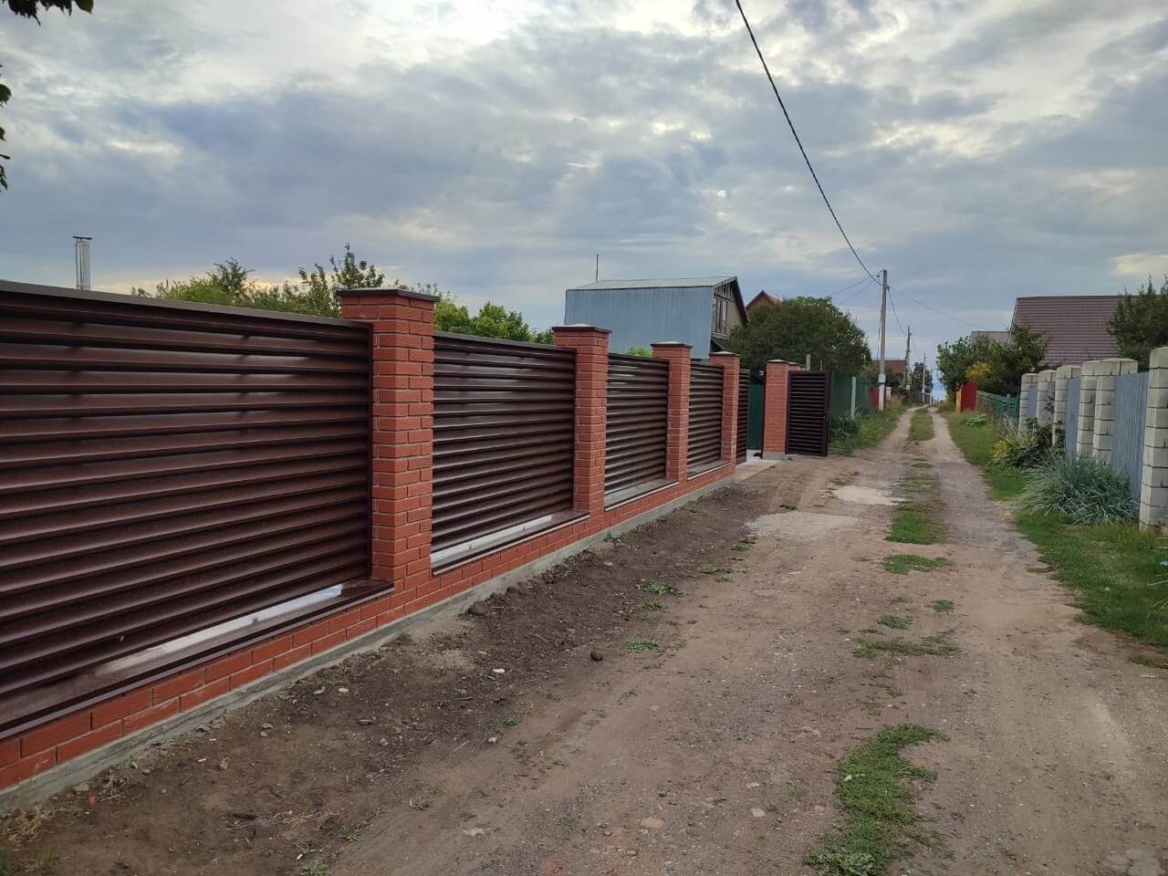 Забор из ламелей Еврожалюзи 28м RAL8017/8017 Шоколад двусторонний фото 2 в Наро-Фоминске