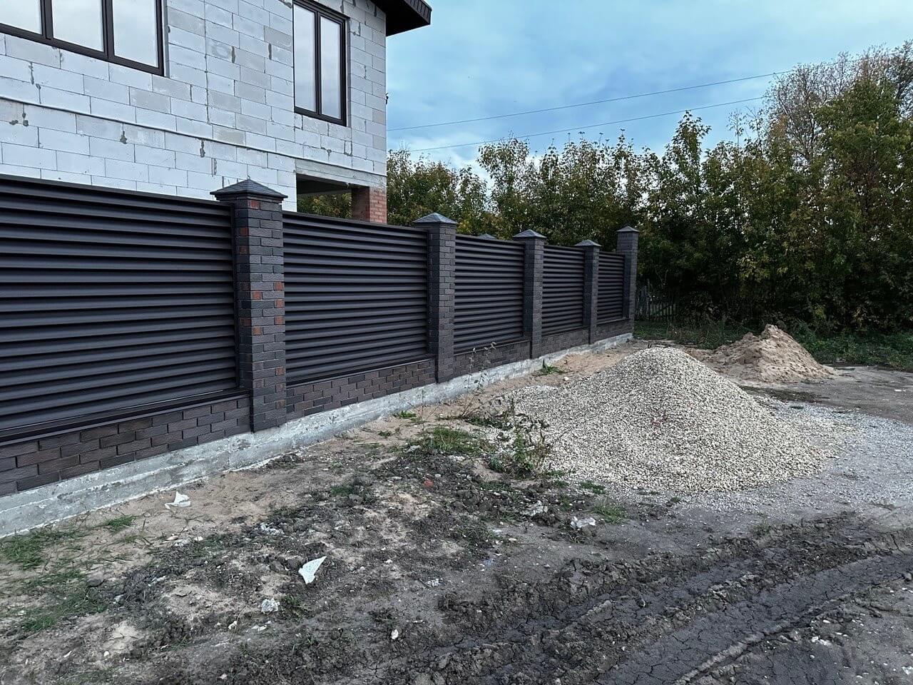 Забор из ламелей Еврожалюзи 38м RAL8019/8019 Темный Шоколад двусторонний MATTE фото 4 в Наро-Фоминске
