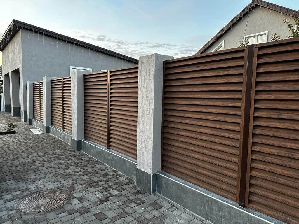 Забор-жалюзи из ламелей Еврожалюзи 23м Каштан Printech фото 2 в Наро-Фоминске