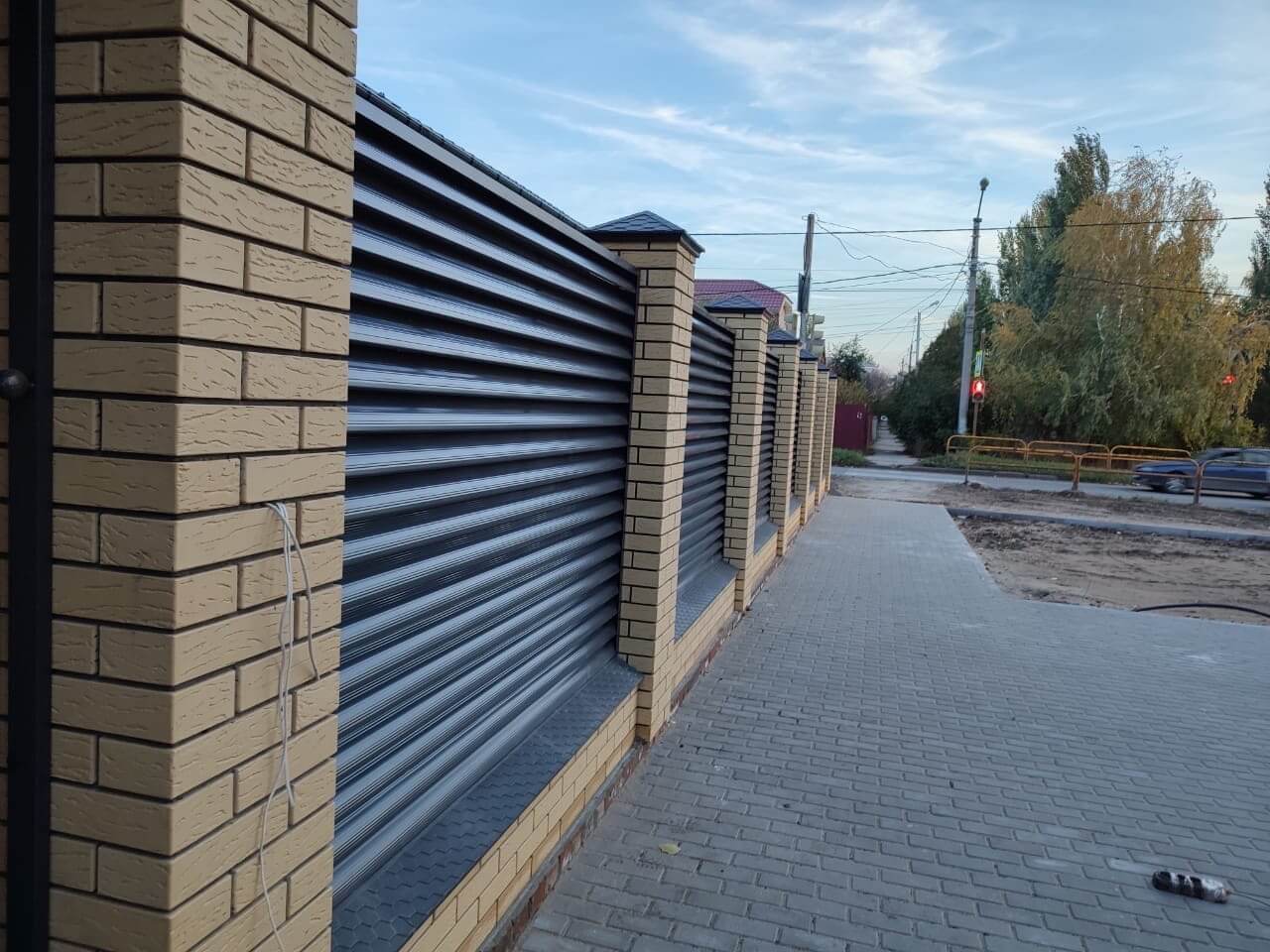Забор-жалюзи с ламелями Еврожалюзи 16м RAL7024/7024 Серый Графит двусторонний фото 2 в Наро-Фоминске