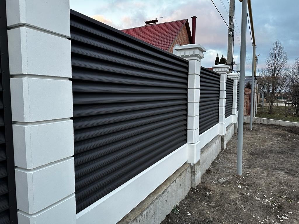 Забор из ламелей Еврожалюзи 35м RAL8019/8019 Темный Шоколад двусторонний MATTE в Наро-Фоминске