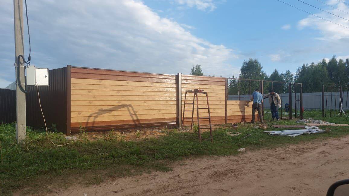 Забор из металлосайдинга Евро-Брус 34м Клен Светлый (SteelArt) + Темное Дерево (Printech) фото 1 в Наро-Фоминске