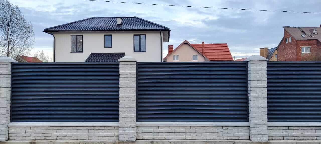 Забор-жалюзи из ламелей ЭКО-Z 32м RAL7024 Серый Графит МАТТЕ в Наро-Фоминске