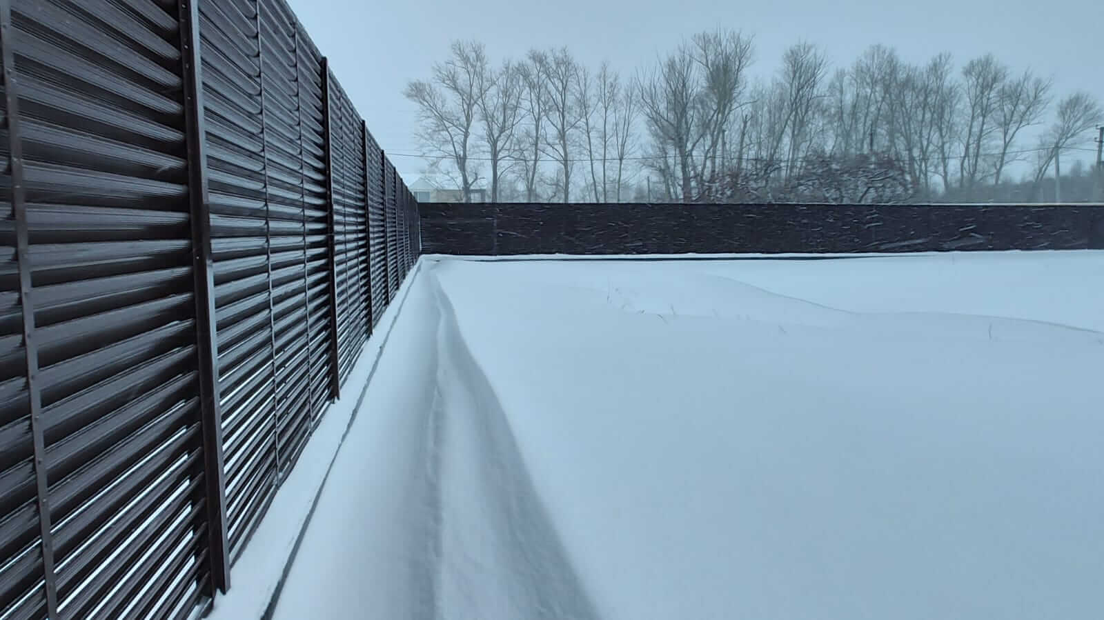 Забор из ламелей Еврожалюзи 108м RAL8017/8017 Шоколад двусторонний фото 1 в Наро-Фоминске