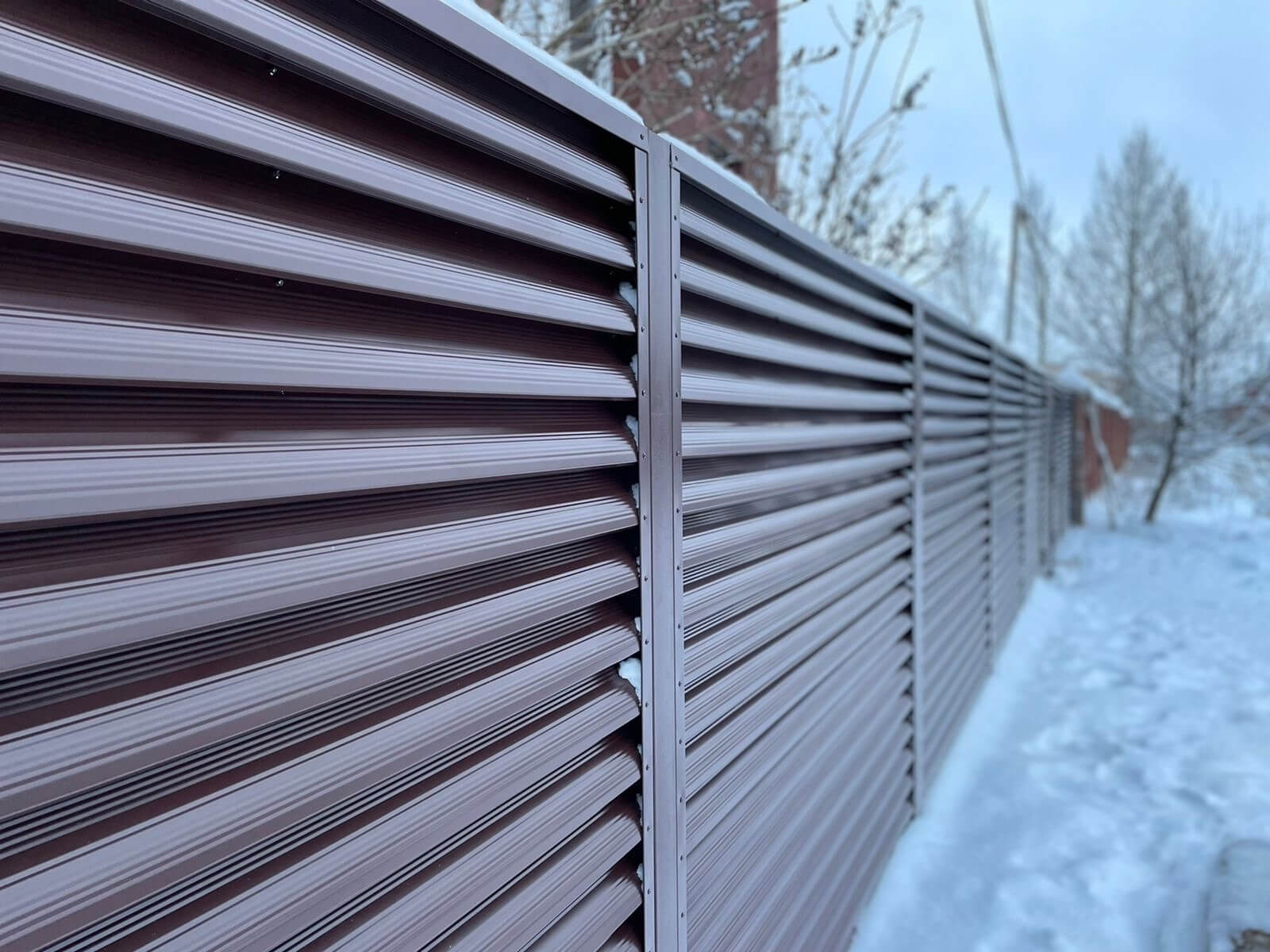 Забор из ламелей еврожалюзи 38м RAL8017/8017 Шоколад двусторонний фото 1 в Наро-Фоминске