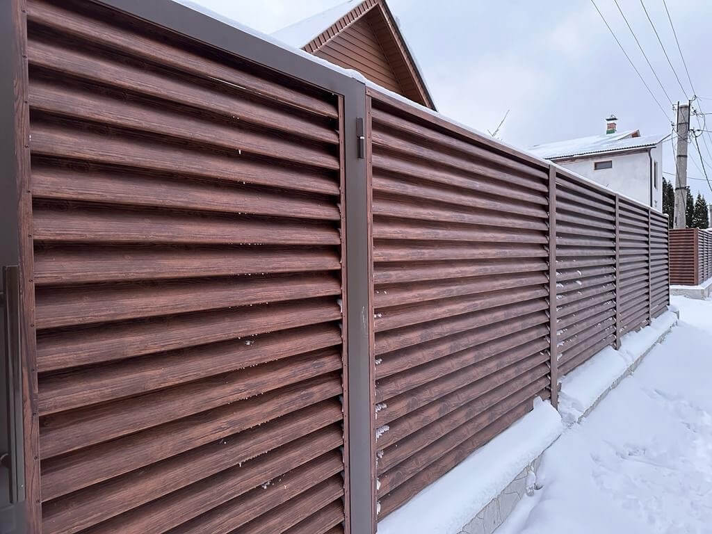Забор-жалюзи из ламелей еврожалюзи 43м Каштан Printech фото 3 в Наро-Фоминске