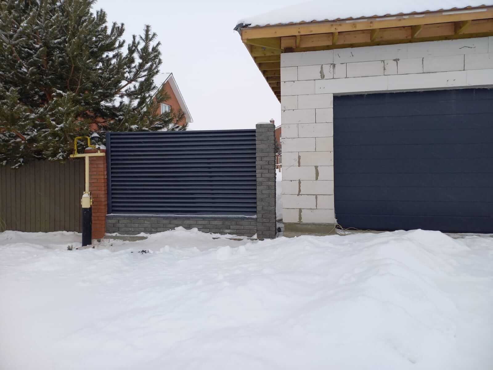 Забор из ламелей еврожалюзи 41м RAL7024/7024 Серый Графит двусторонний фото 1 в Наро-Фоминске