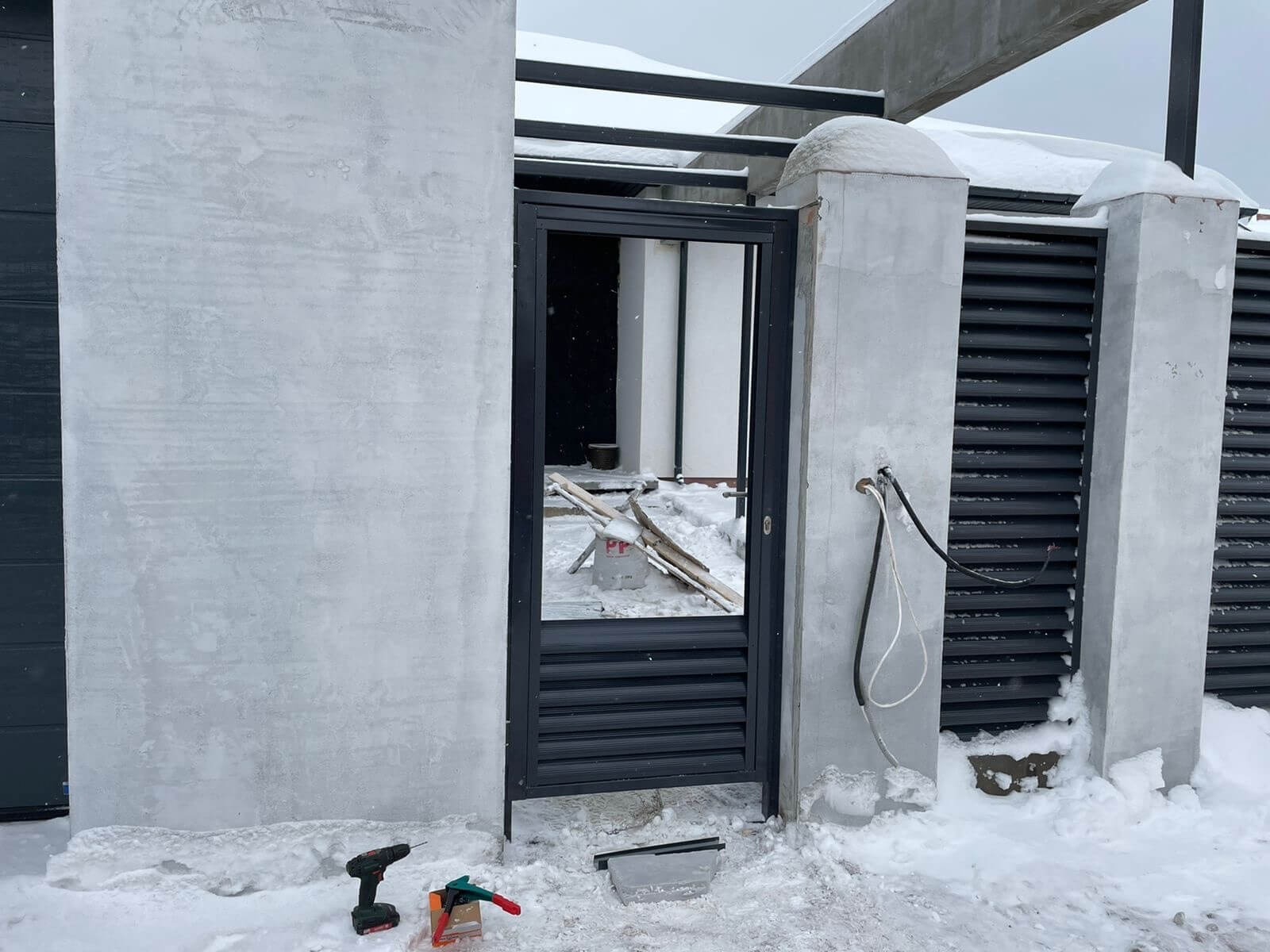 Забор из ламелей еврожалюзи 28м RAL7024/7024 Серый Графит двусторонний фото 2 в Наро-Фоминске