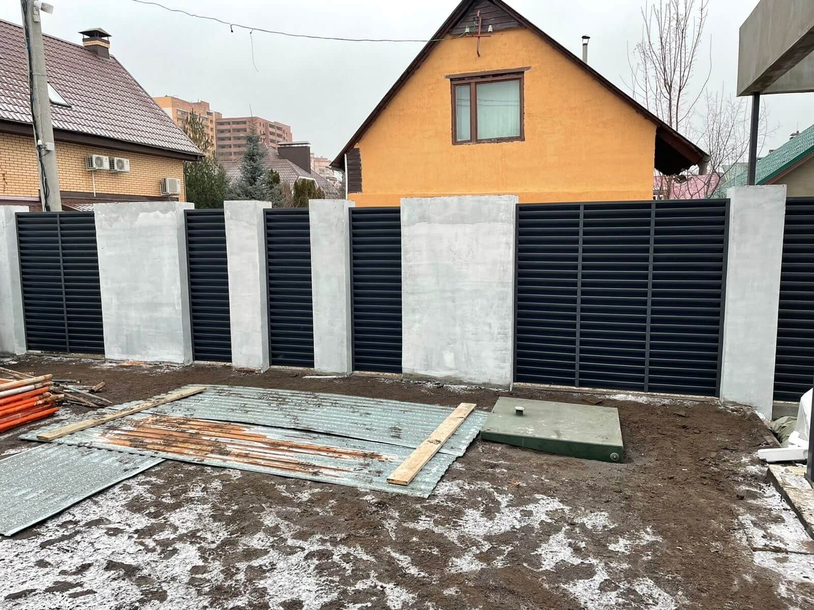 Забор из ламелей еврожалюзи 28м RAL7024/7024 Серый Графит двусторонний в Наро-Фоминске