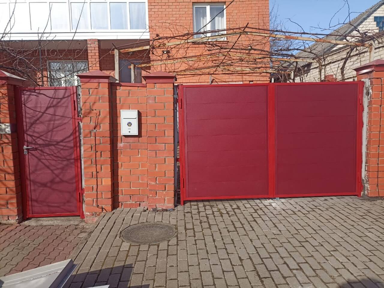 Ворота и калитка из металлопланкена 4м RAL3005 Красное Вино, Стальной Бархат в Наро-Фоминске