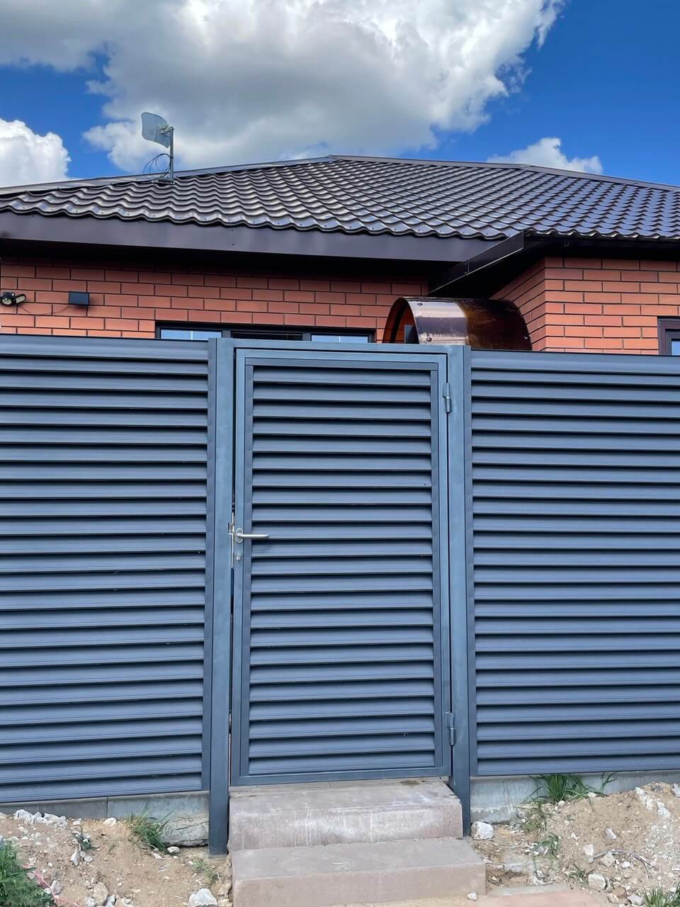 Забор из ламелей еврожалюзи 24м RAL7024 Серый Графит МАТТЕ фото 2 в Наро-Фоминске
