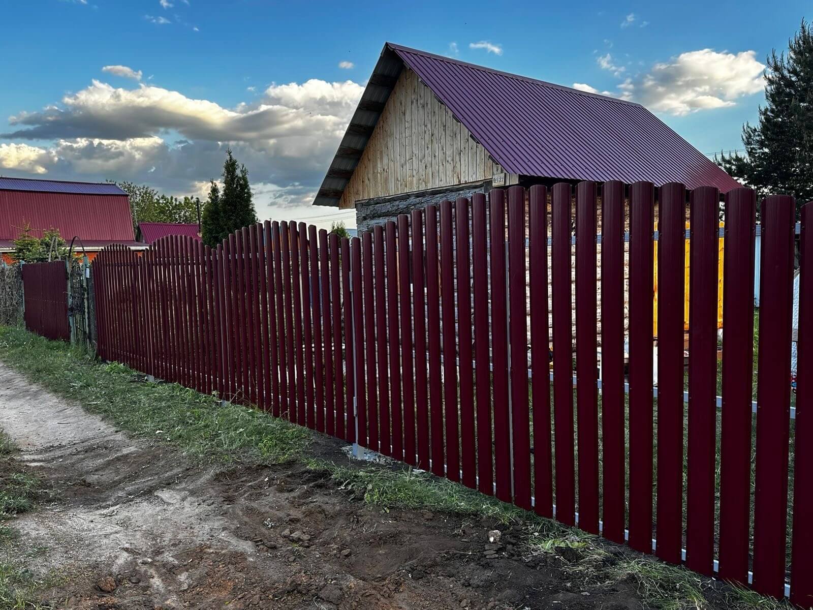 Забор из евроштакетника 28м RAL3005 Красное Вино фото 4 в Наро-Фоминске