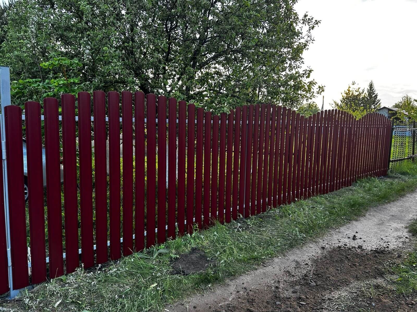 Забор из евроштакетника 28м RAL3005 Красное Вино фото 3 в Наро-Фоминске