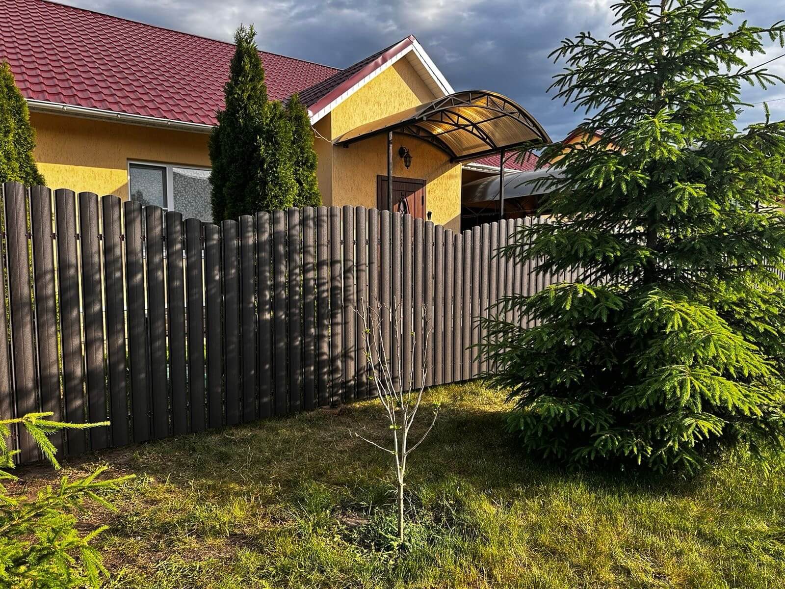 Забор из евроштакетника 37м RAL8019 Темный Шоколад МАТТЕ фото 4 в Наро-Фоминске