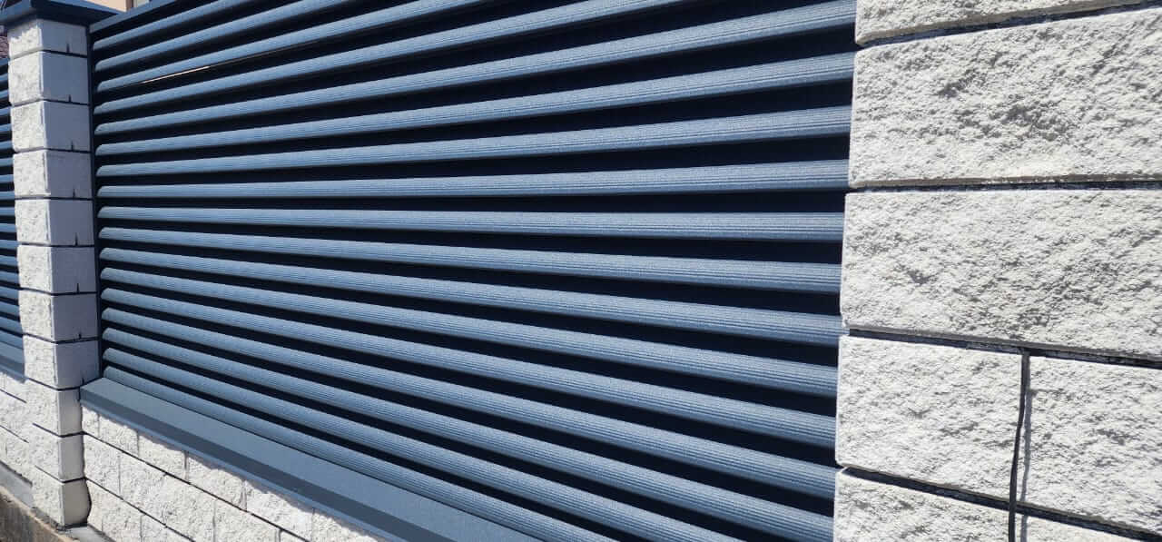 Забор из ламелей Еврожалюзи 32м RAL7024/7024 Серый Графит двусторонний МАТТЕ фото 1 в Наро-Фоминске