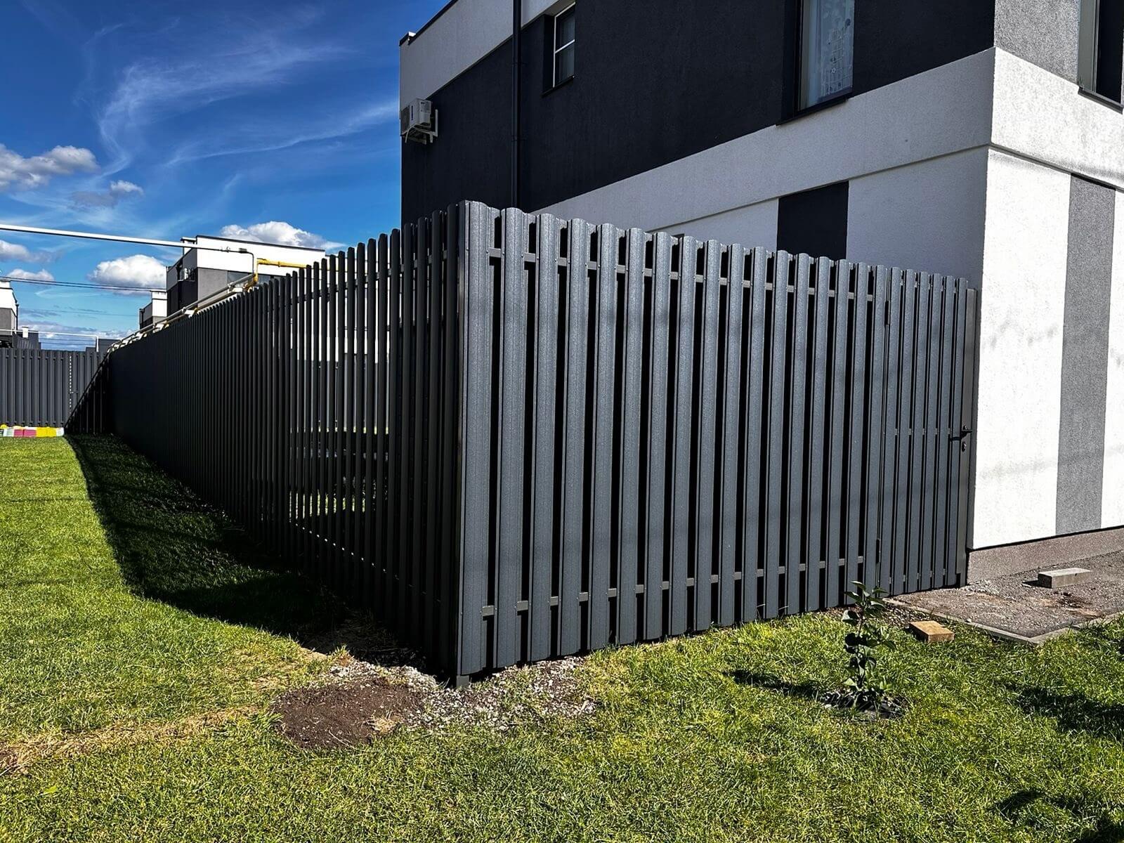 Забор из евроштакетника 42м RAL7024/7024 Серый Графит двусторонний МАТТЕ фото 4 в Наро-Фоминске