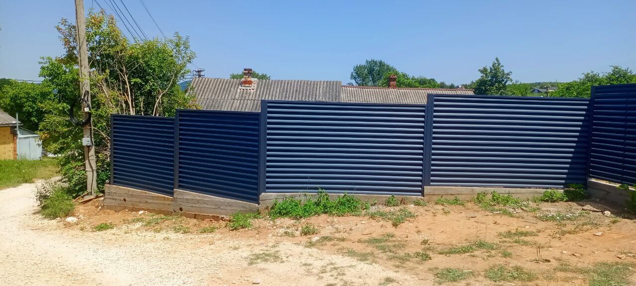 Забор-жалюзи из ламелей Еврожалюзи 53м RAL7024 Серый Графит МАТТЕ фото 6 в Наро-Фоминске