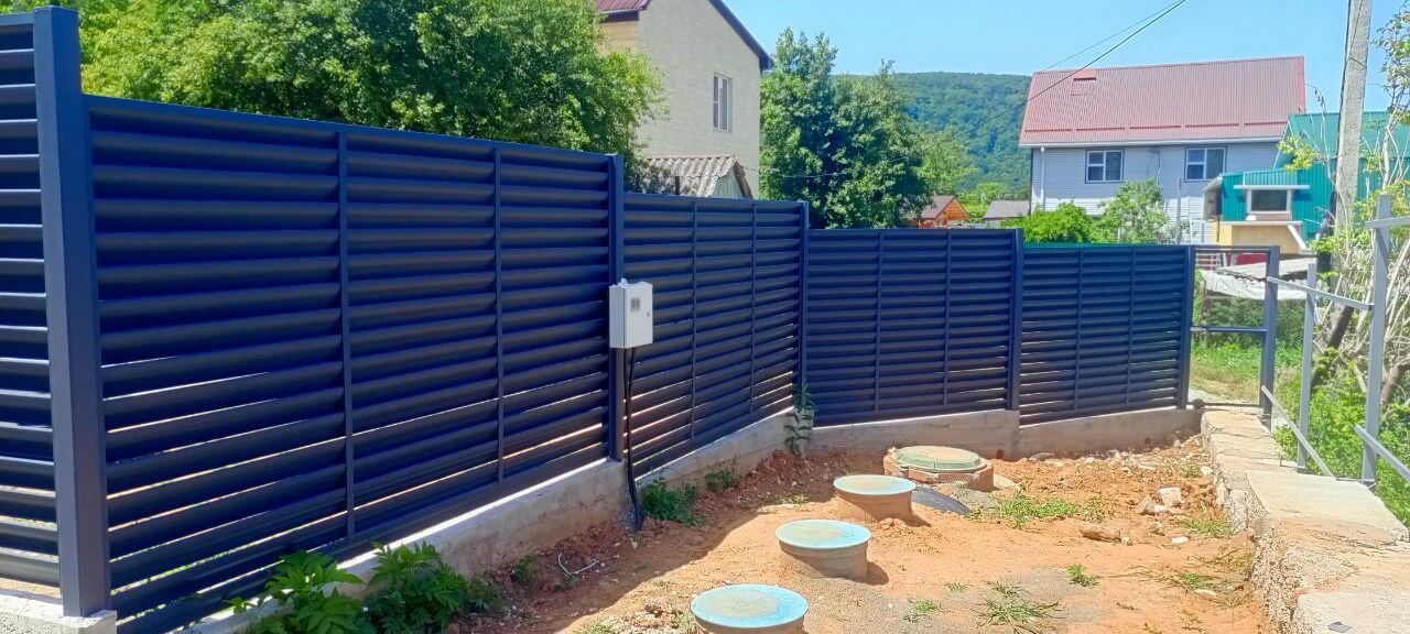 Забор-жалюзи из ламелей Еврожалюзи 53м RAL7024 Серый Графит МАТТЕ фото 2 в Наро-Фоминске