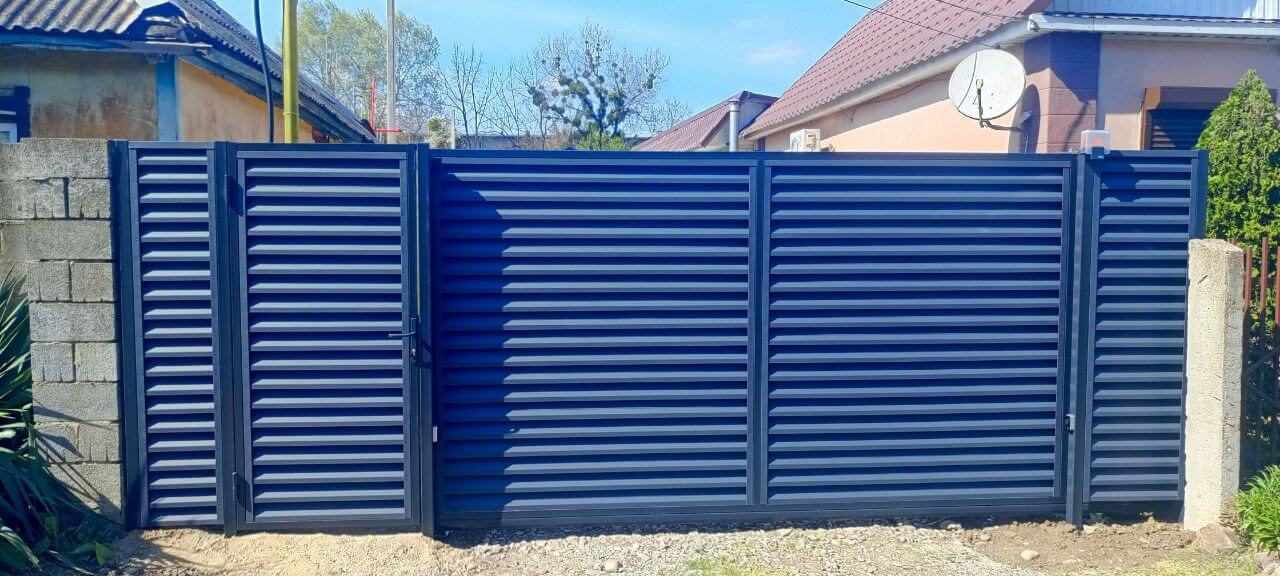 Забор-жалюзи из ламелей Еврожалюзи 53м RAL7024 Серый Графит МАТТЕ фото 1 в Наро-Фоминске