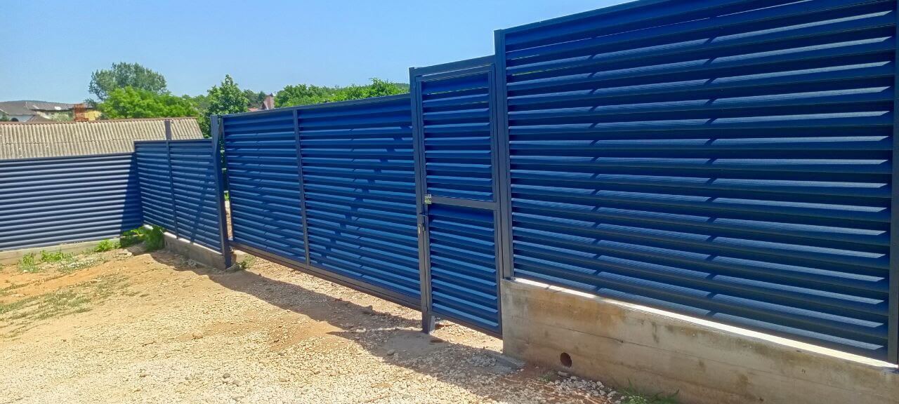 Забор-жалюзи из ламелей Еврожалюзи 53м RAL7024 Серый Графит МАТТЕ фото 15 в Наро-Фоминске