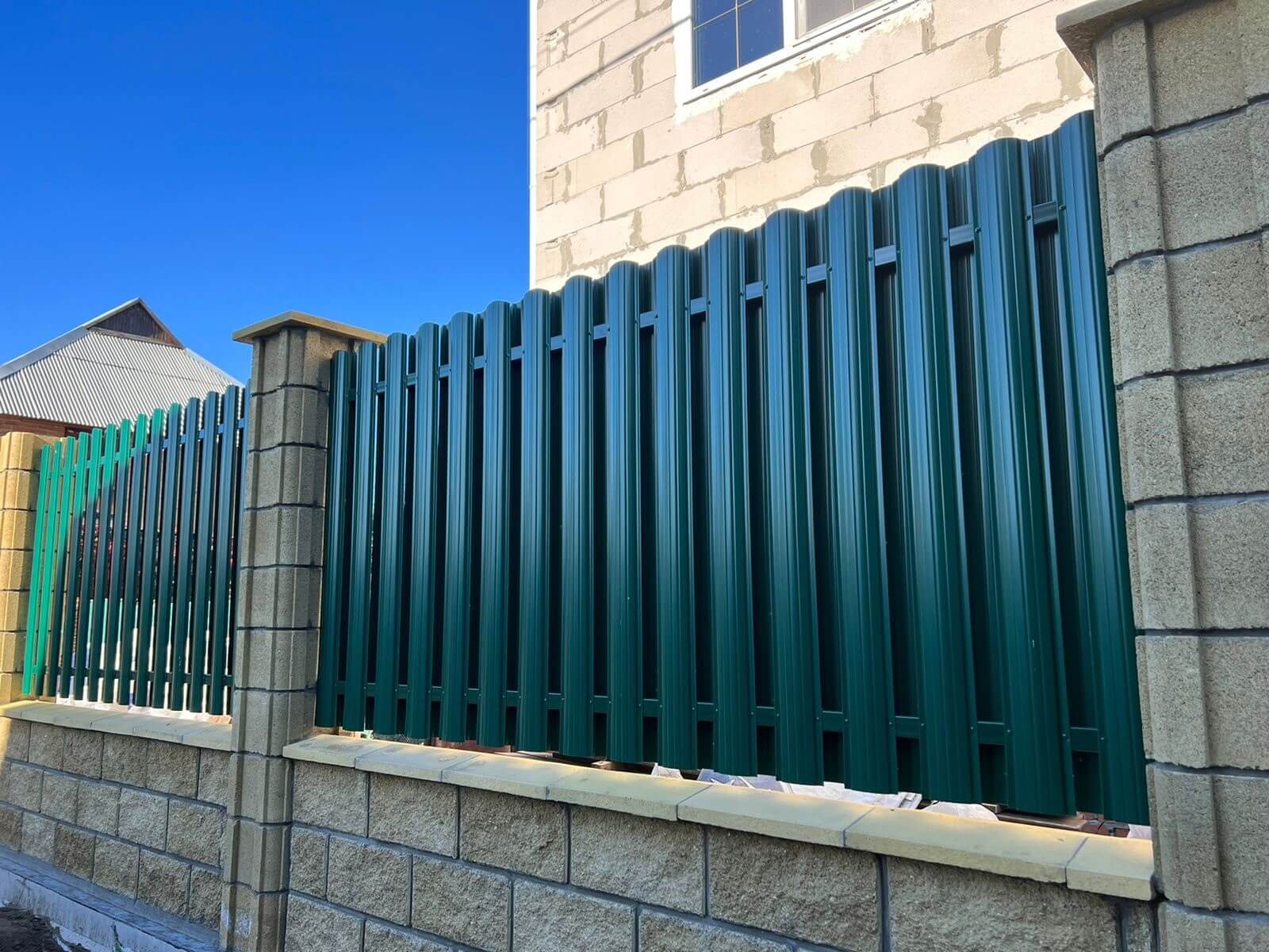 Забор из евроштакетника 22м RAL6005/6005 Зеленый Мох двусторонний фото 7 в Наро-Фоминске
