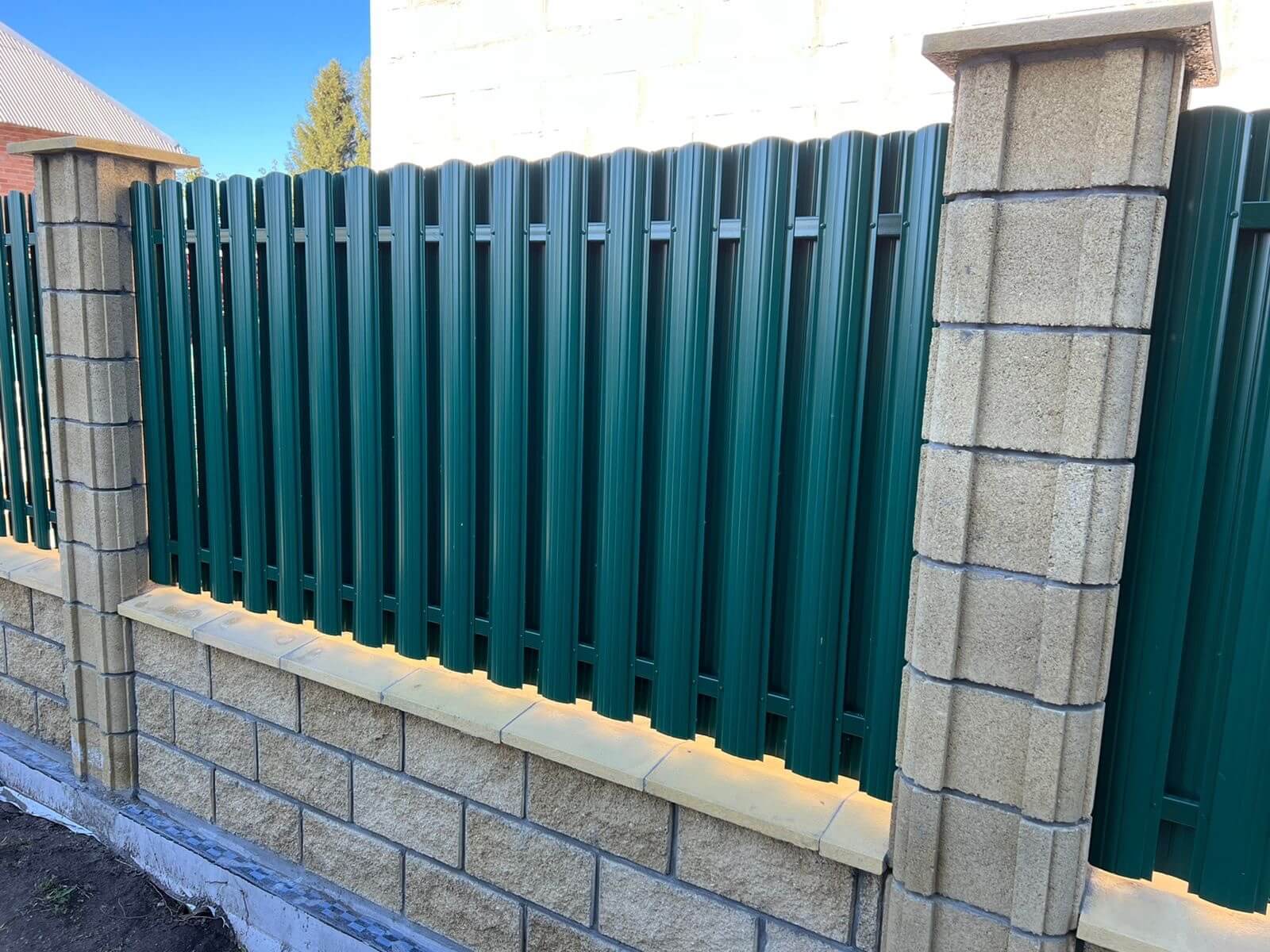 Забор из евроштакетника 22м RAL6005/6005 Зеленый Мох двусторонний фото 6 в Наро-Фоминске