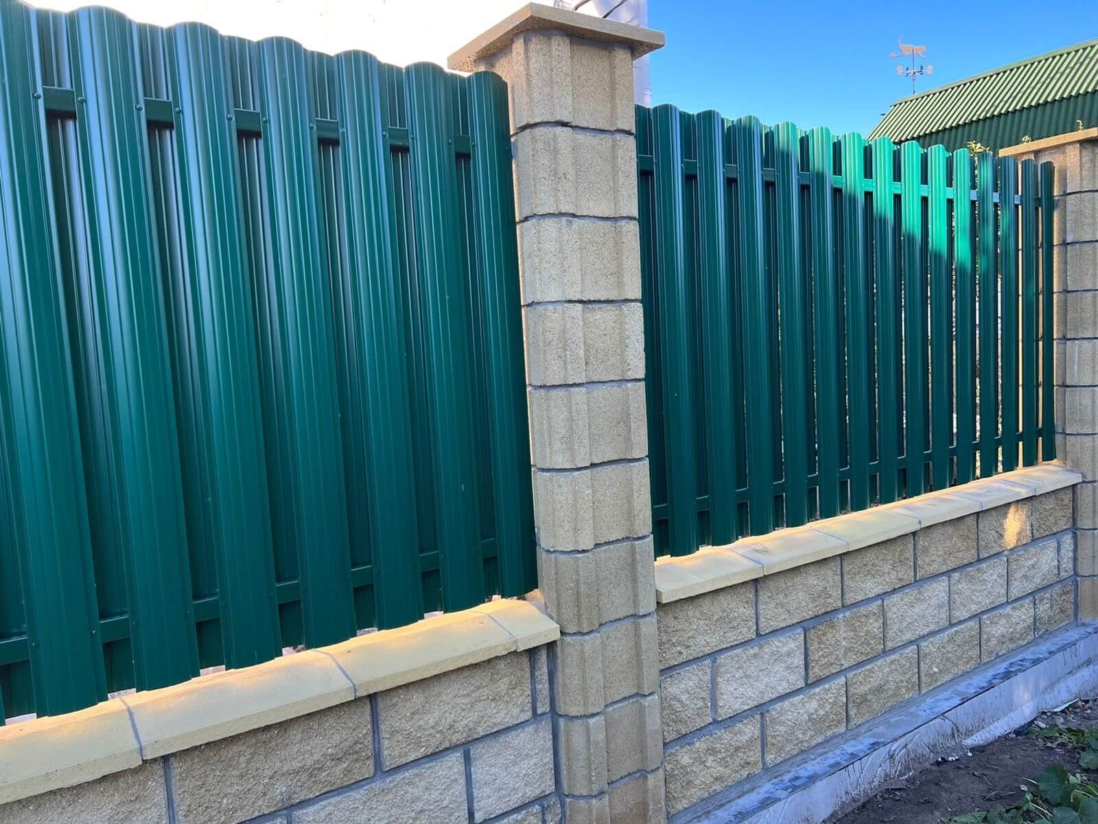 Забор из евроштакетника 22м RAL6005/6005 Зеленый Мох двусторонний фото 1 в Наро-Фоминске