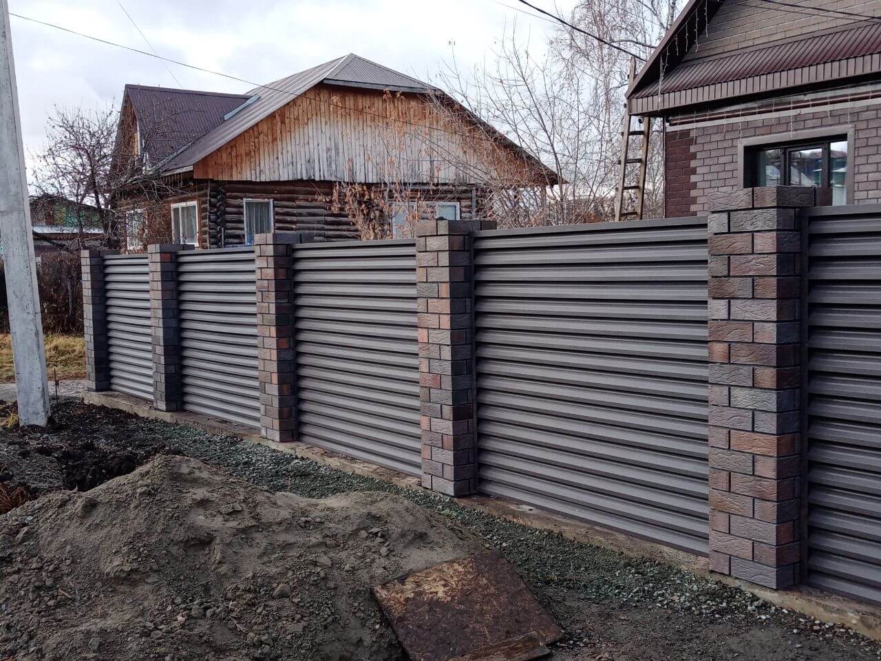 Забор-жалюзи из ламелей ЭКО-Z-US (усиленные) 30м RAL8019/8019 Темный Шоколад двусторонний МАТТЕ в Наро-Фоминске