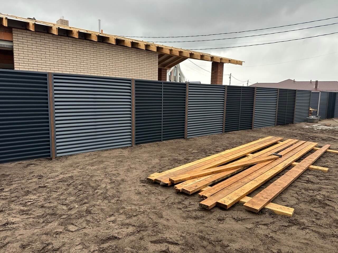 Забор из ламелей еврожалюзи 160м RAL7024/7024 Серый Графит двусторонний МАТТЕ фото 6 в Наро-Фоминске