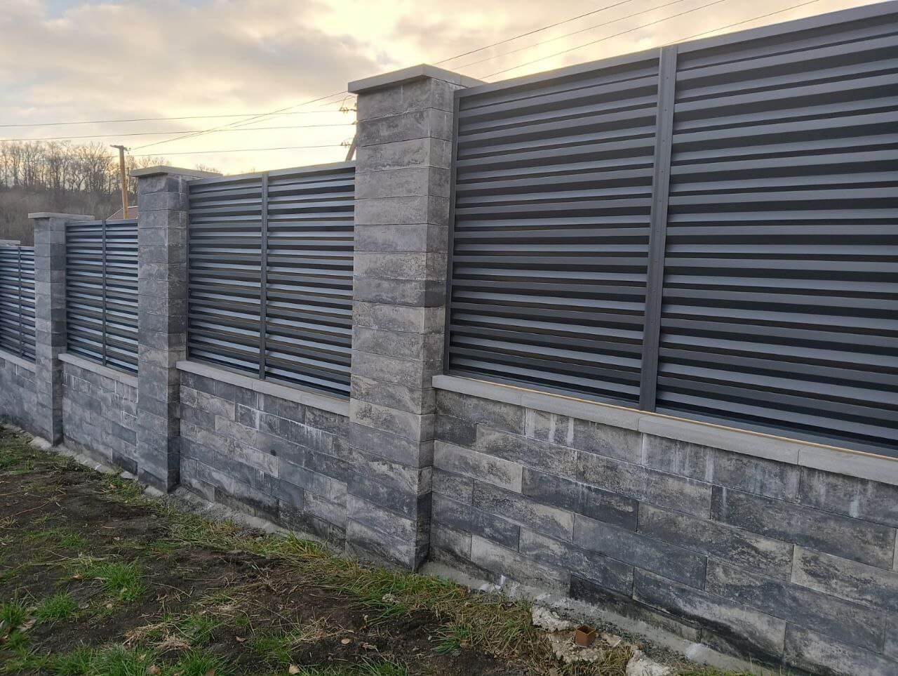 Забор-жалюзи из ламелей Елочка 72м RAL7024/7024 Серый Графит двусторонний МАТТЕ в Наро-Фоминске