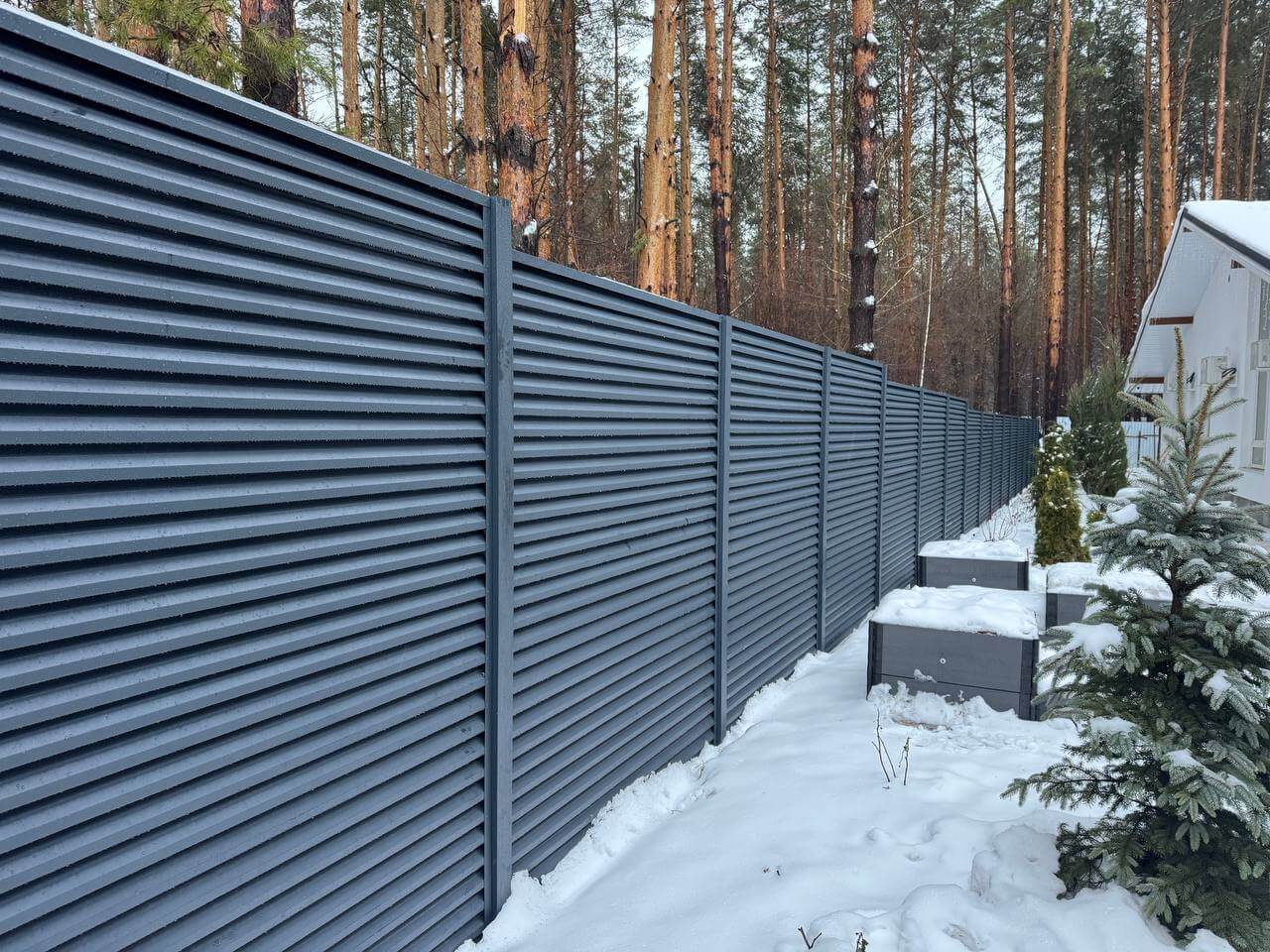 Забор-жалюзи из ламелей ЭКО-Z-US 54м RAL7024/7024 Серый Графит двусторонний МАТТЕ в Наро-Фоминске