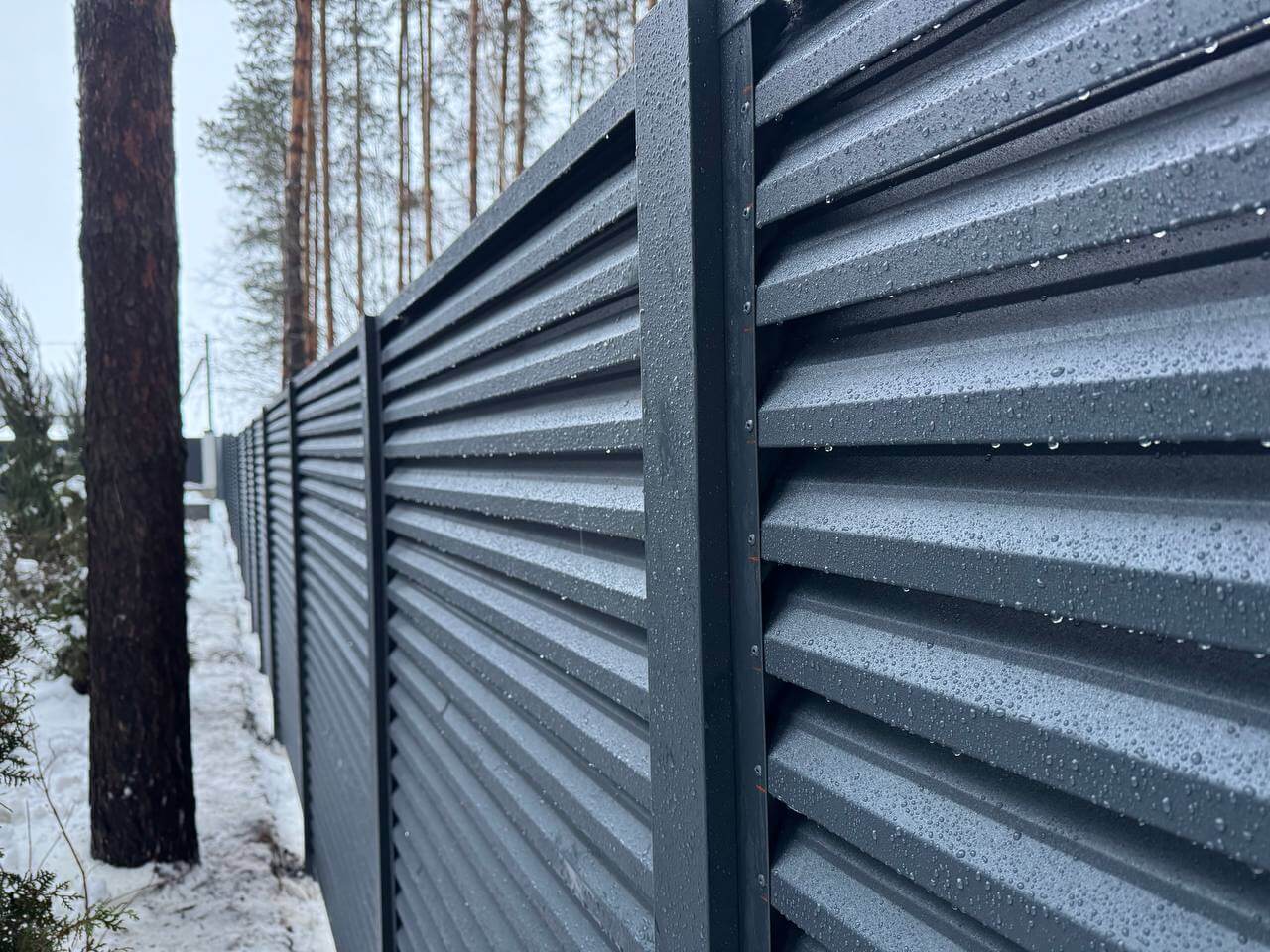 Забор-жалюзи из ламелей ЭКО-Z-US 54м RAL7024/7024 Серый Графит двусторонний МАТТЕ фото 1 в Наро-Фоминске