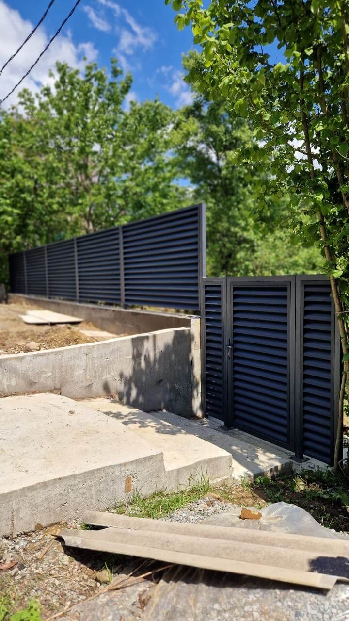 Забор-жалюзи из ламелей еврожалюзи 23м RAL7024/7024 Серый Графит двусторонний МАТТЕ фото 1 в Наро-Фоминске