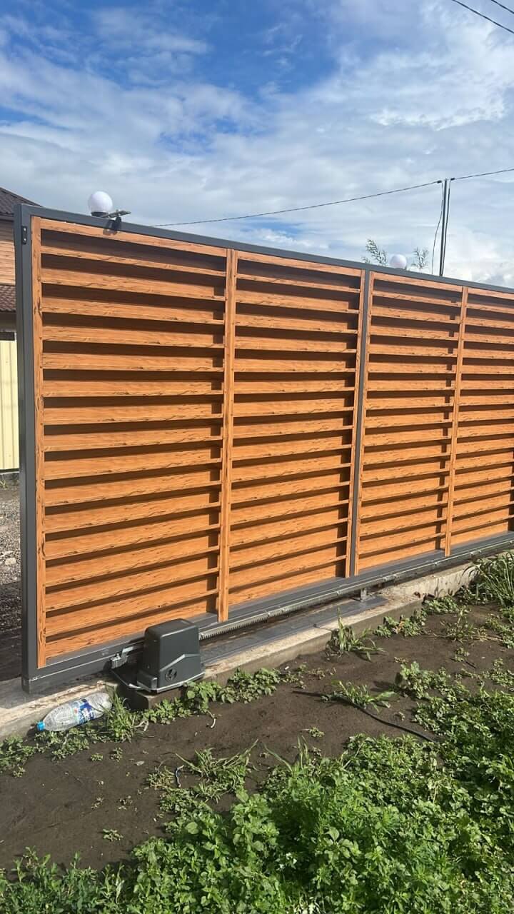 Забор-жалюзи из ламелей Хай-Тек 57м Кипарис 2xPrintech двусторонний фото 1 в Наро-Фоминске